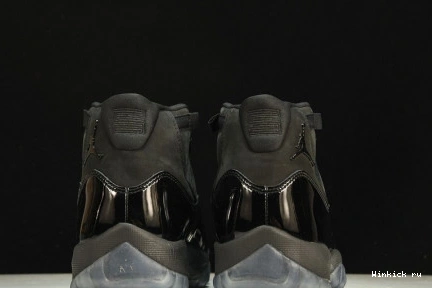 - JORDAN CAP RETRO GOWN AND 11 1210